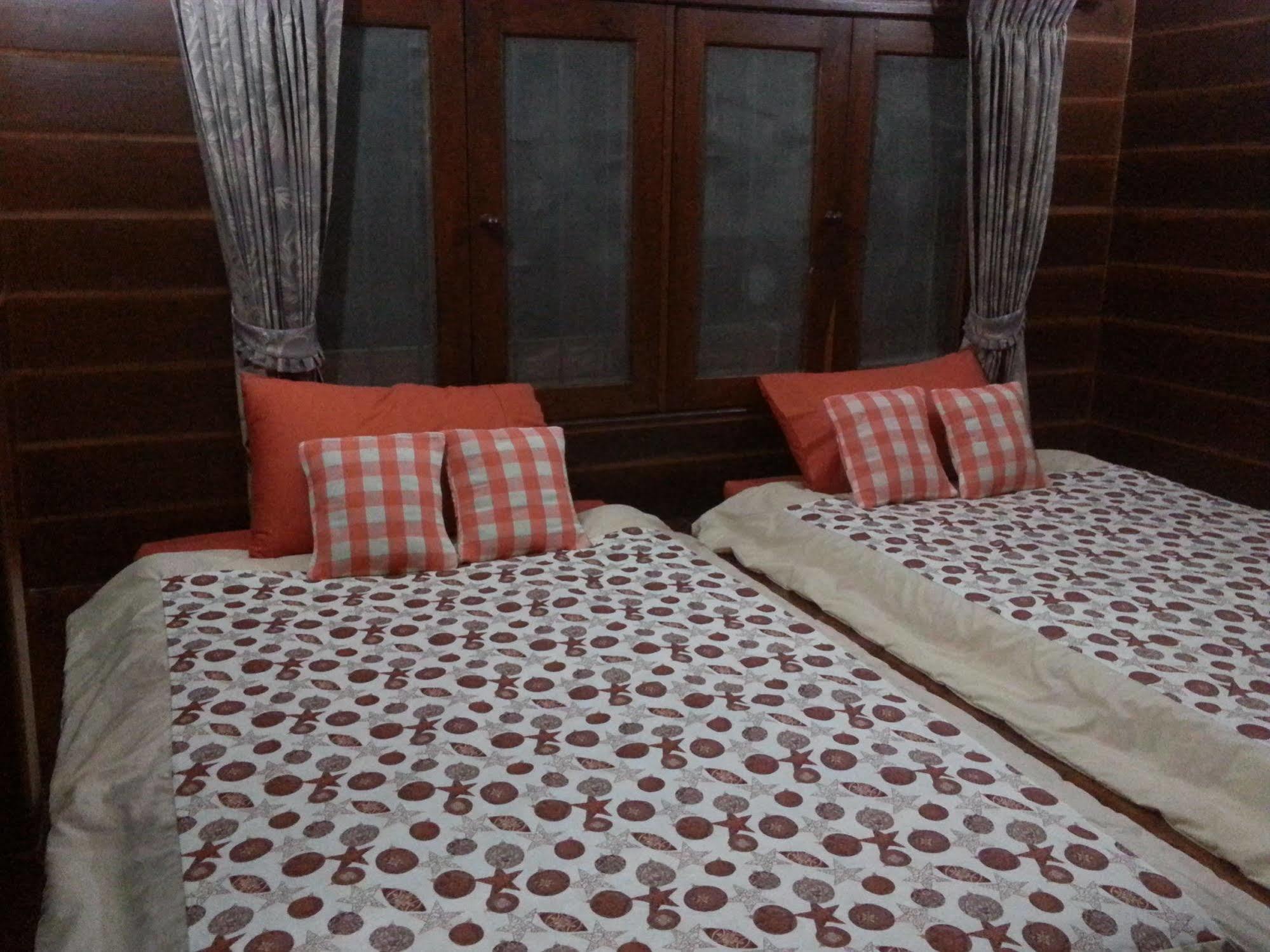 Rim Nam Kong Homestay ปากชม ภายนอก รูปภาพ