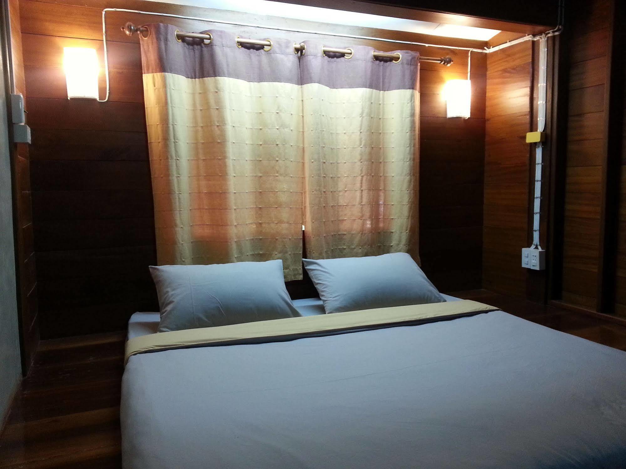 Rim Nam Kong Homestay ปากชม ภายนอก รูปภาพ