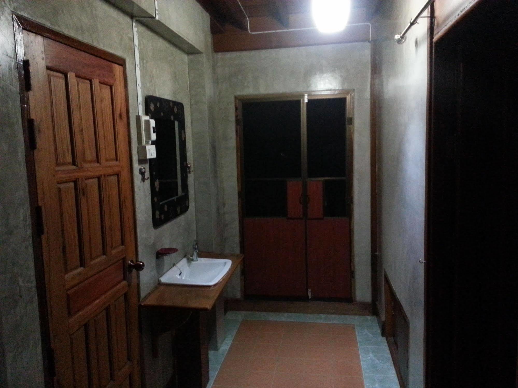 Rim Nam Kong Homestay ปากชม ภายนอก รูปภาพ