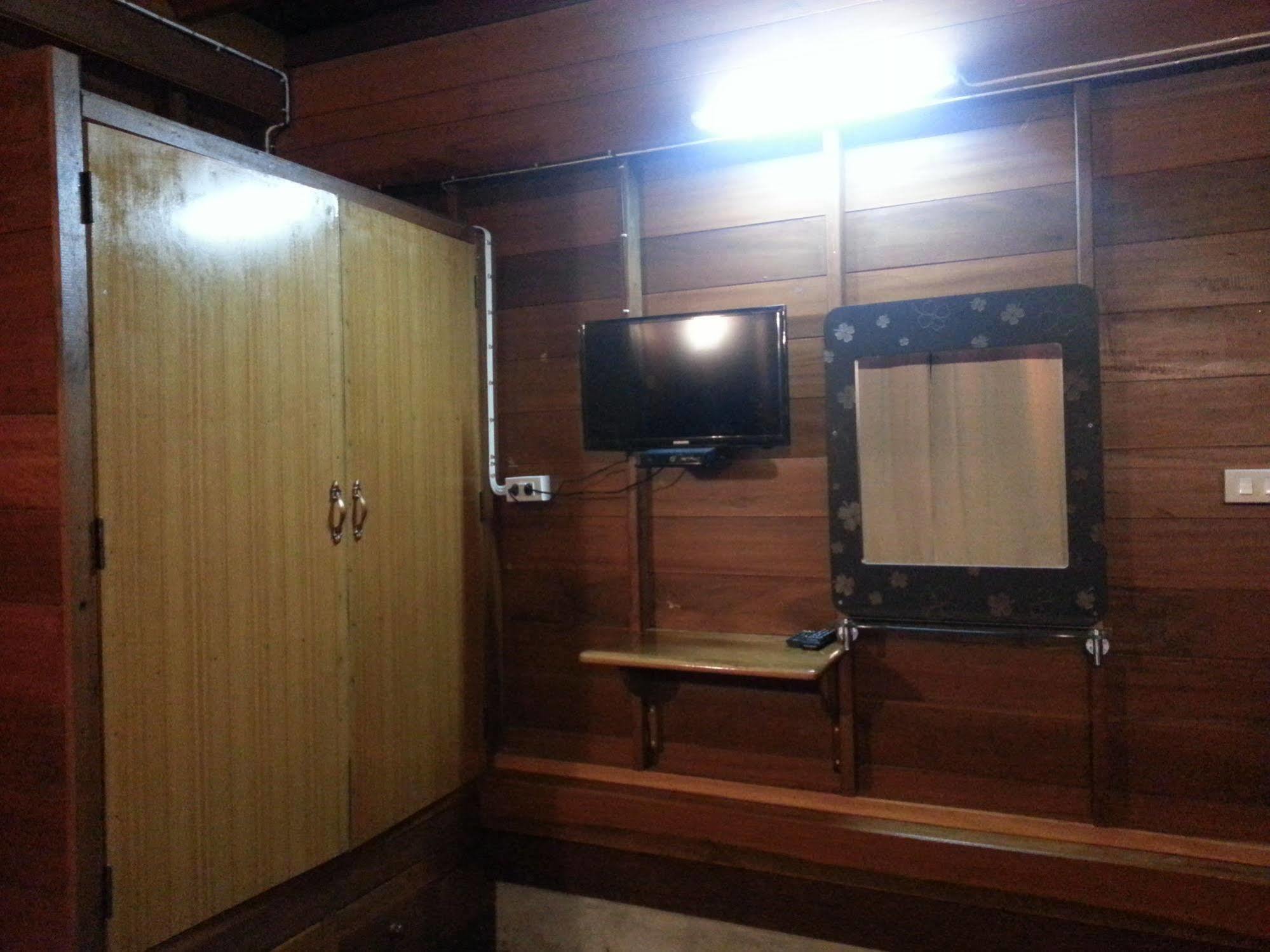 Rim Nam Kong Homestay ปากชม ภายนอก รูปภาพ