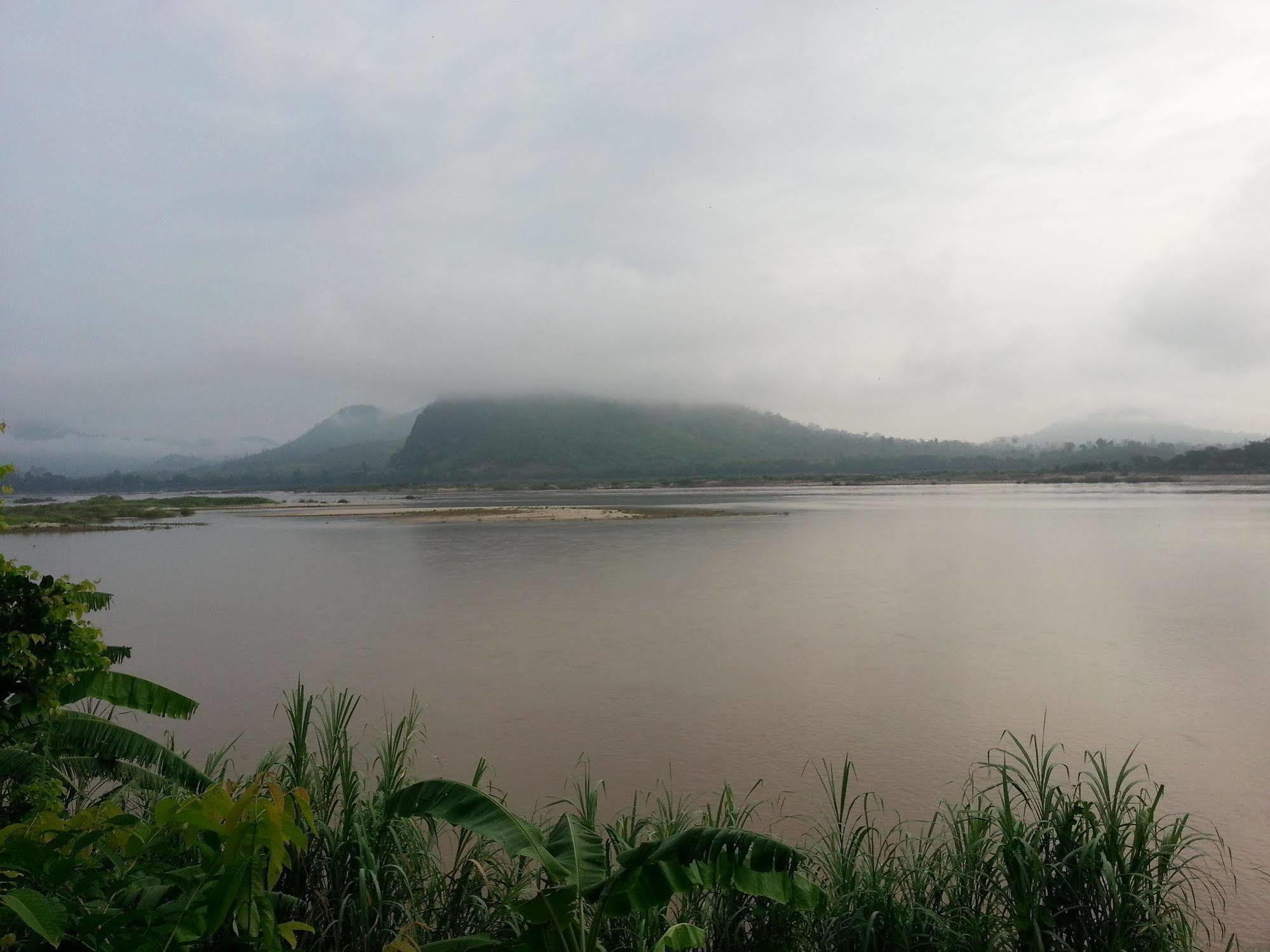 Rim Nam Kong Homestay ปากชม ภายนอก รูปภาพ