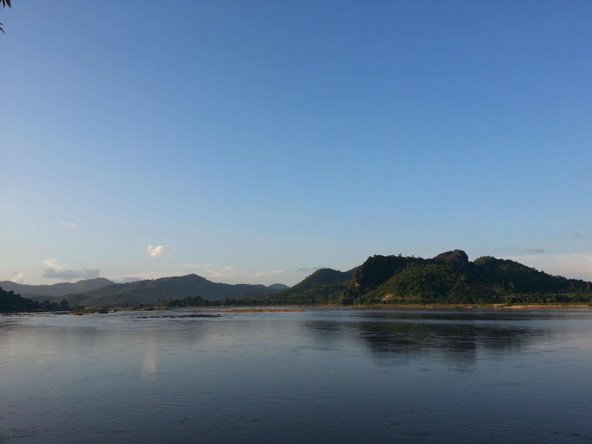 Rim Nam Kong Homestay ปากชม ภายนอก รูปภาพ
