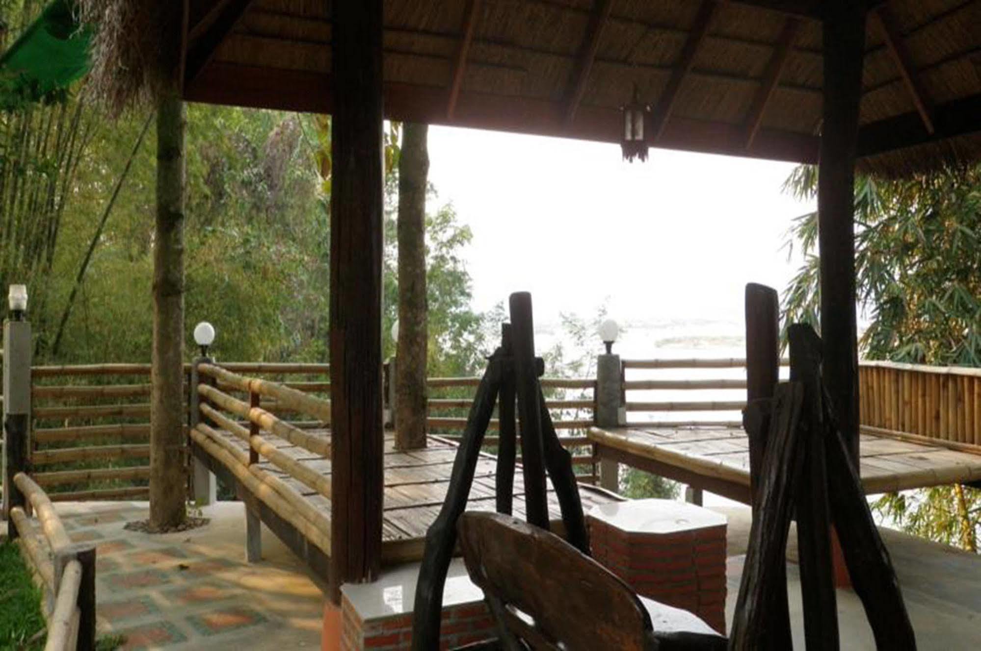 Rim Nam Kong Homestay ปากชม ภายนอก รูปภาพ