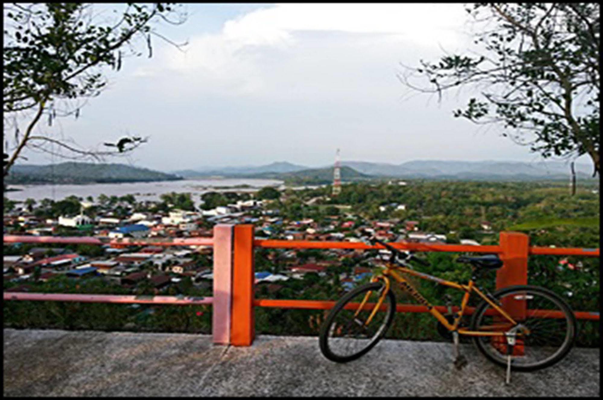 Rim Nam Kong Homestay ปากชม ภายนอก รูปภาพ