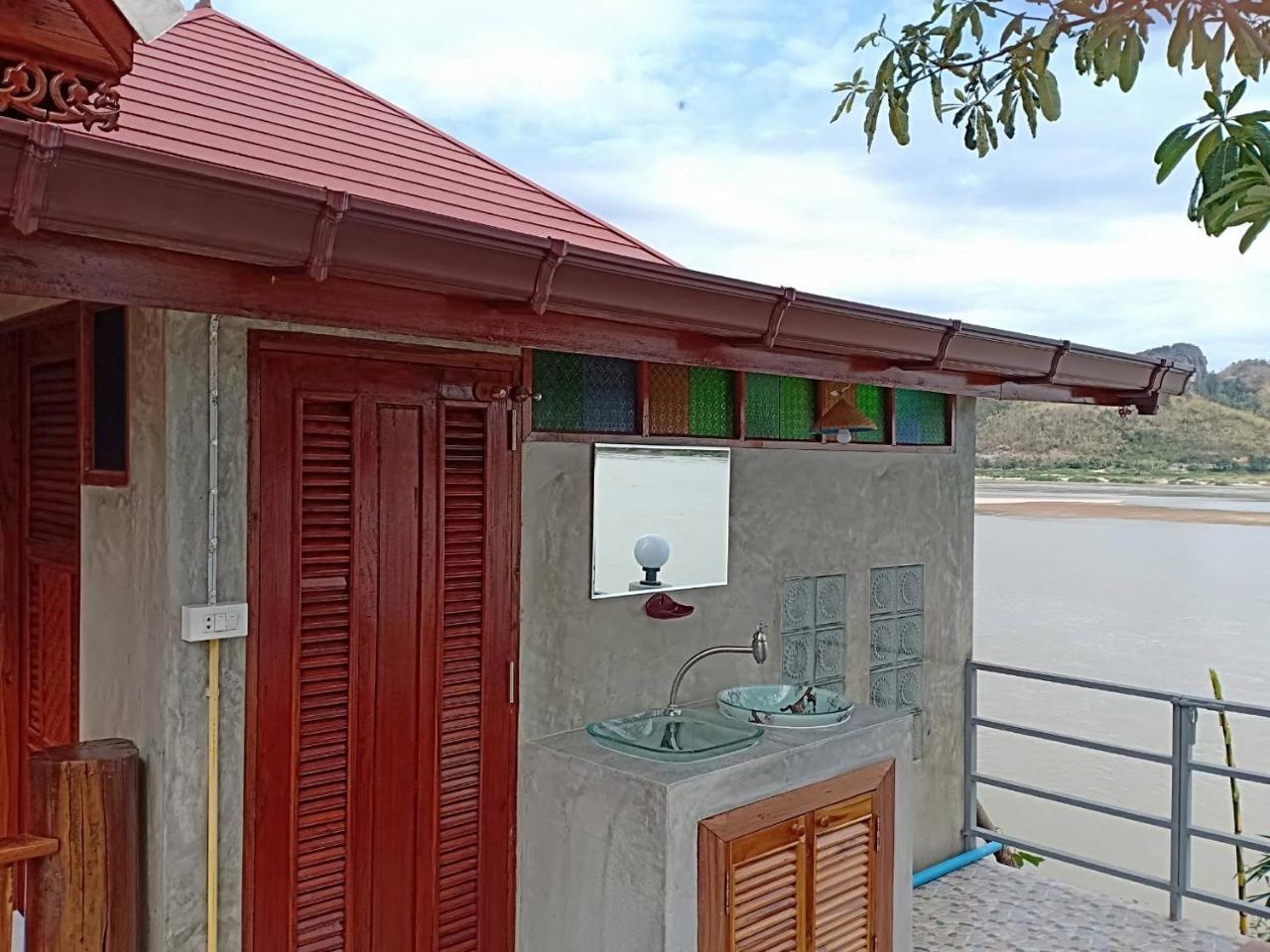 Rim Nam Kong Homestay ปากชม ภายนอก รูปภาพ