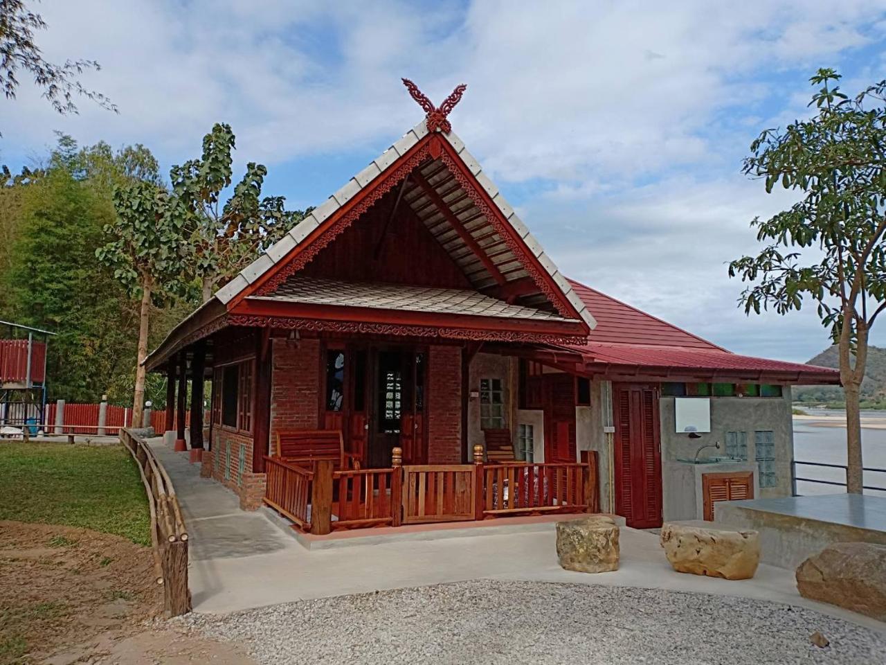 Rim Nam Kong Homestay ปากชม ภายนอก รูปภาพ